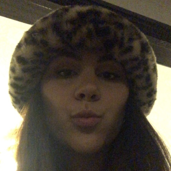 Meet your Posher, Taylor - Picture 1 of 1